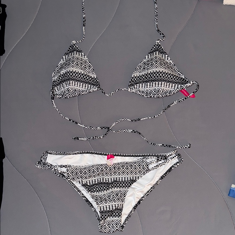 Black and White Geometric Bikini Set